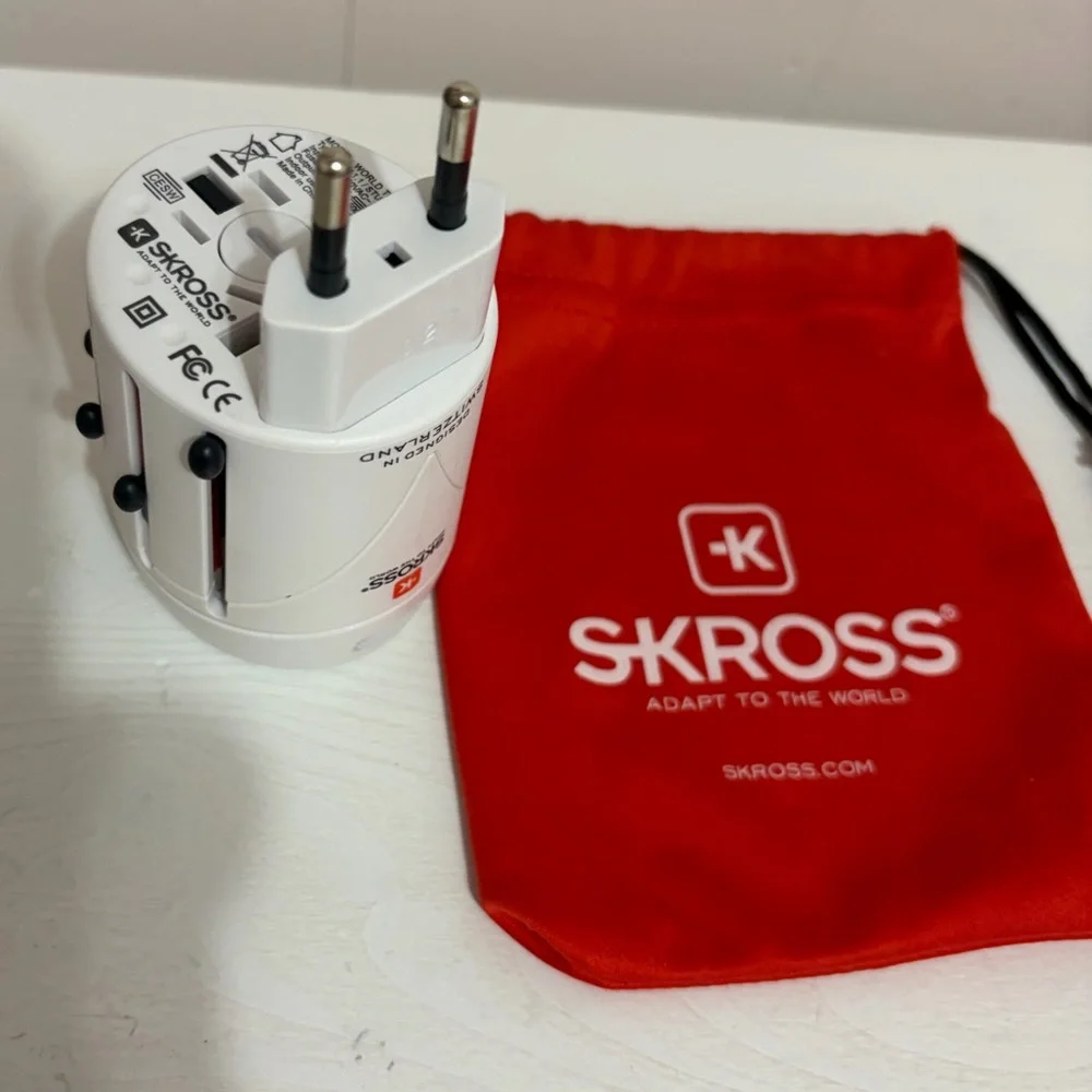 SKROSS Universal Travel Adapter